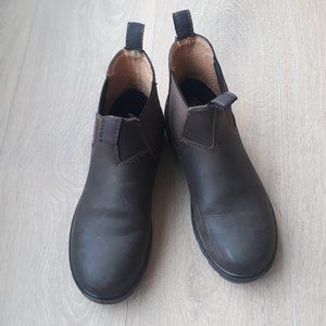 CHELSEA Ankle Boots - Size 8